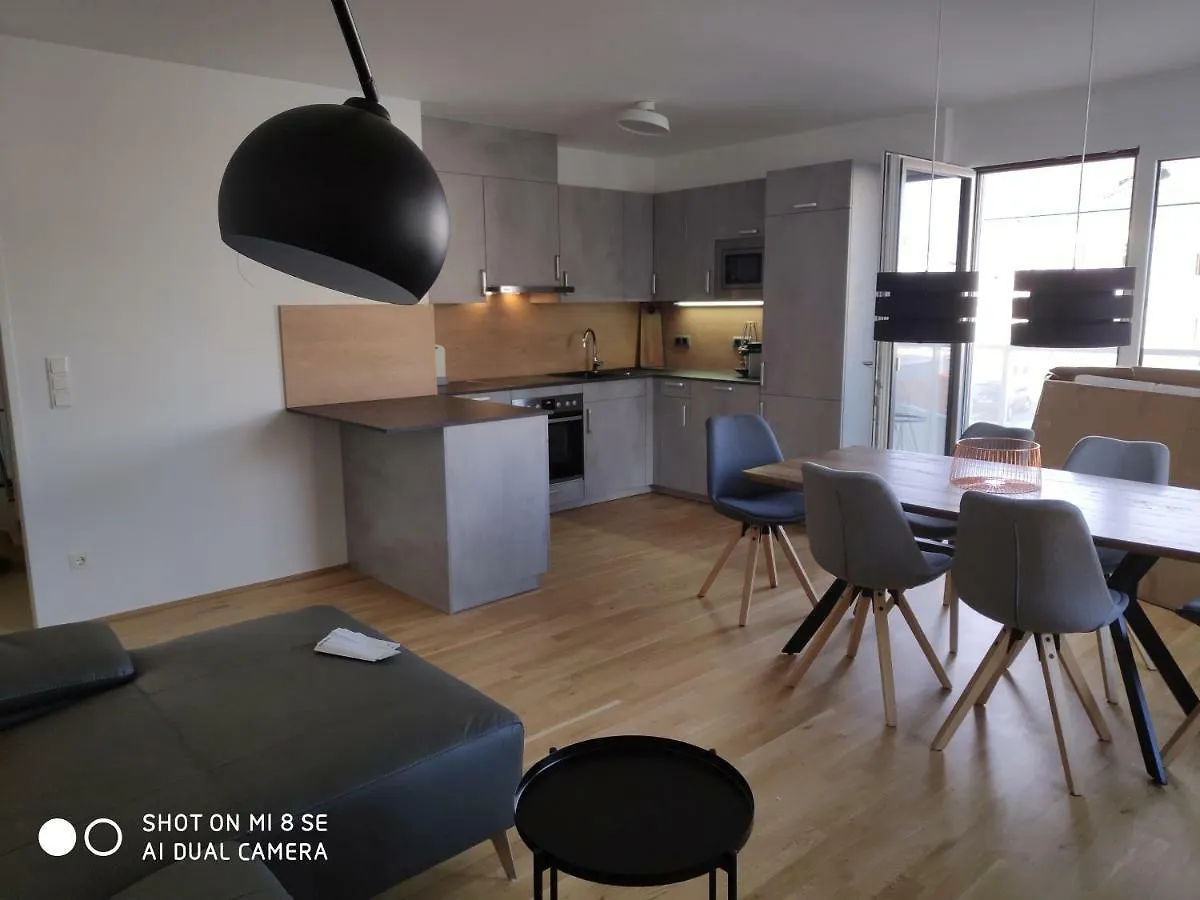 City Appartement Wien-Schwechat Apartment
